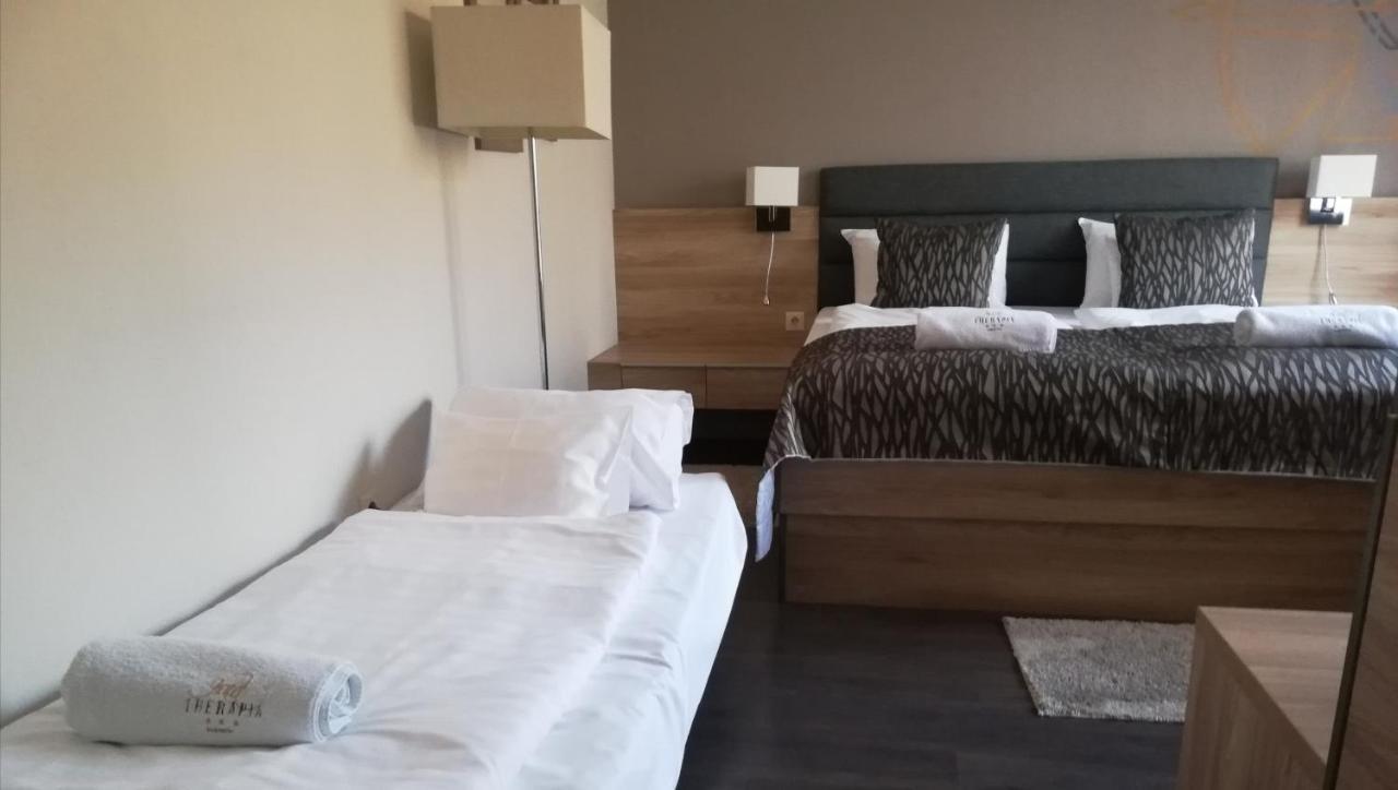Hotel Therapia 페치 외부 사진