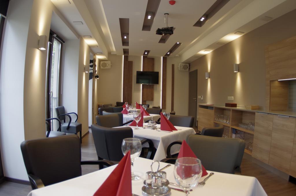 Hotel Therapia 페치 외부 사진